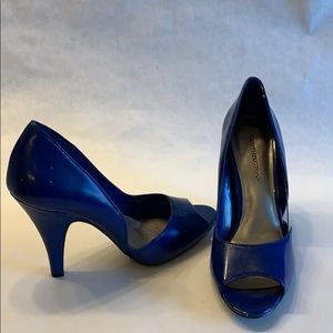 Royal blue heels with open toe.